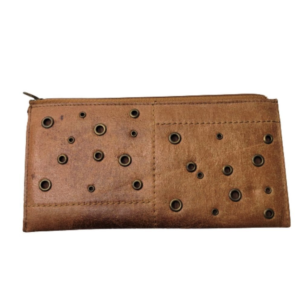 Men or Women  Casual Minimalist Grommet Accent Camel Wallet